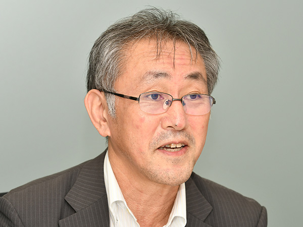 真柄 睦 氏